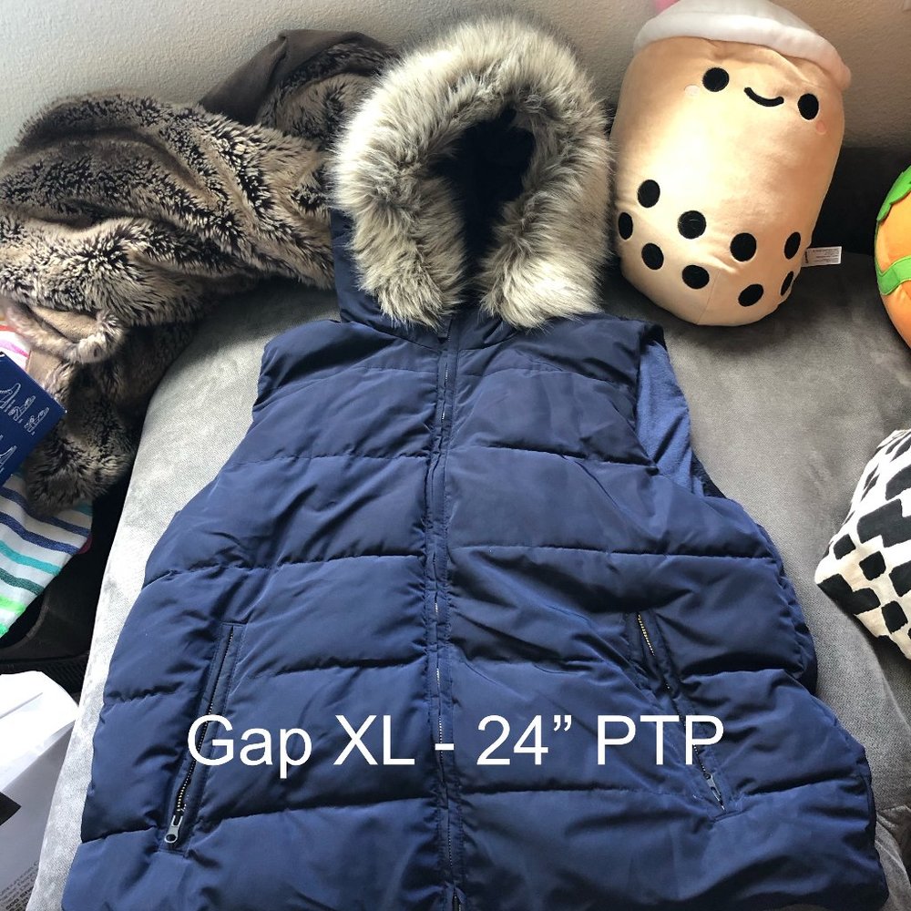 Gap Puffy Vest w/ Removeable Faux Fur Trim